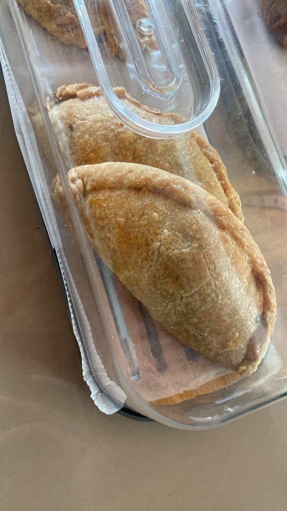 Empanada (Pollo, carne, pesto, espinaca)